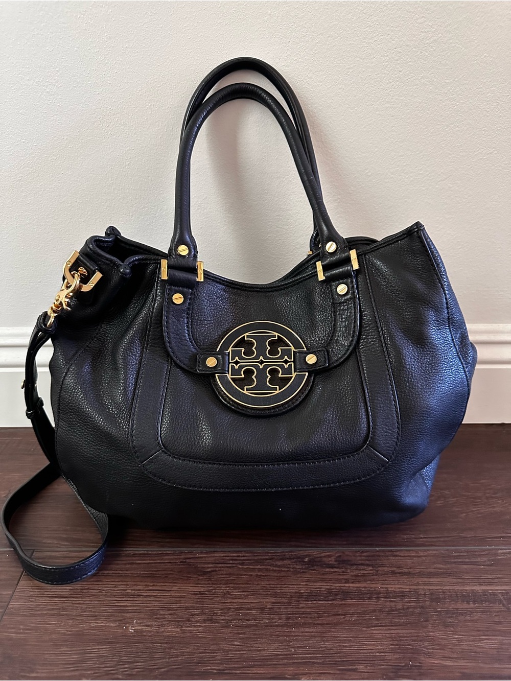 Tory Burch Black Leather Shoulder Bag with Gold Logo